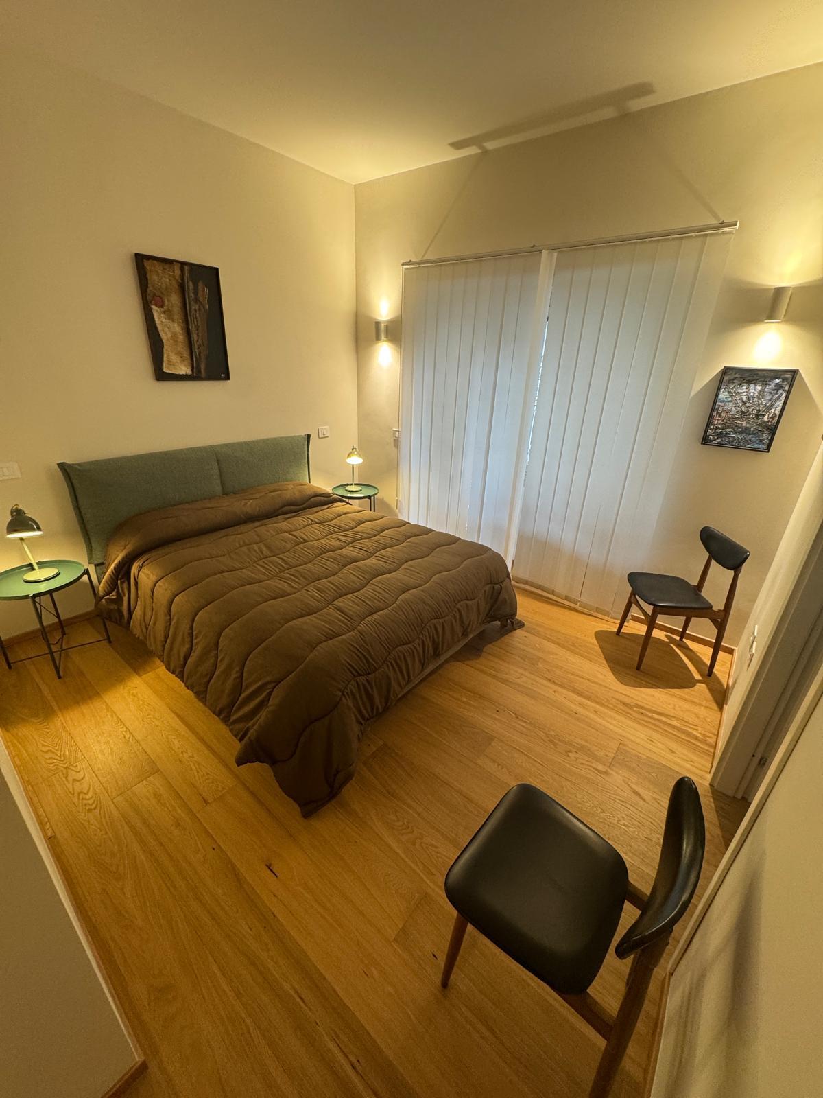 Camera da Letto Ristrutturata in Zona Tuscolana Roma