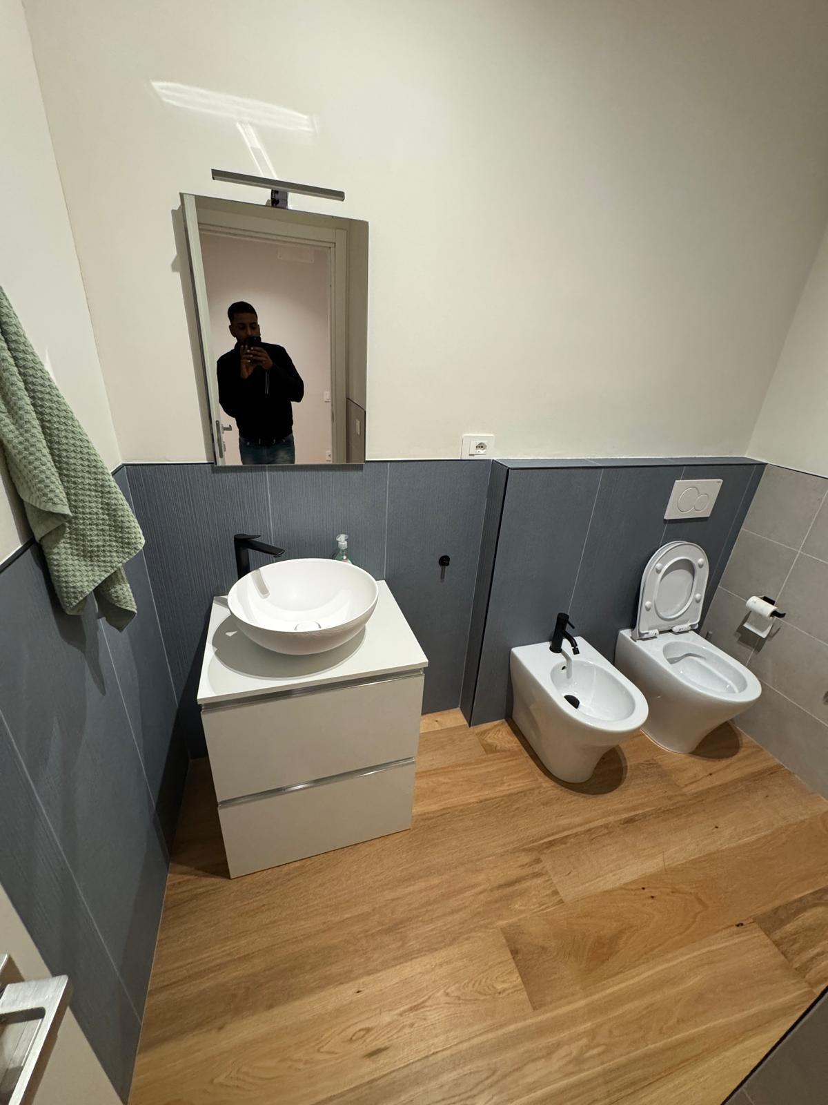 Bagno Ristrutturato in Zona Tuscolana Roma 2